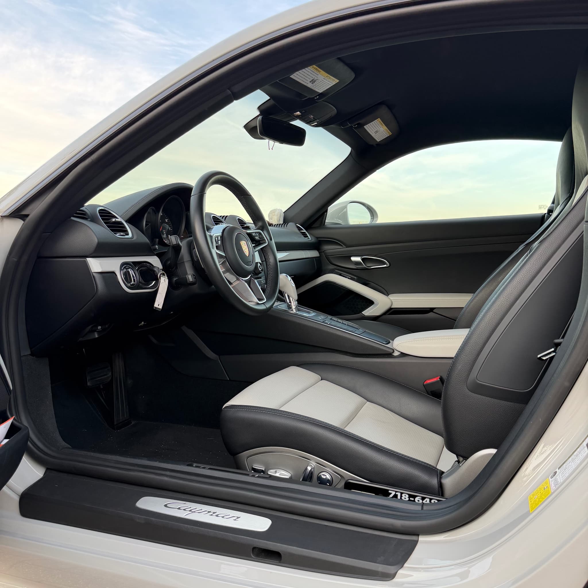 2025 Porsche 718 Cayman — photo 30