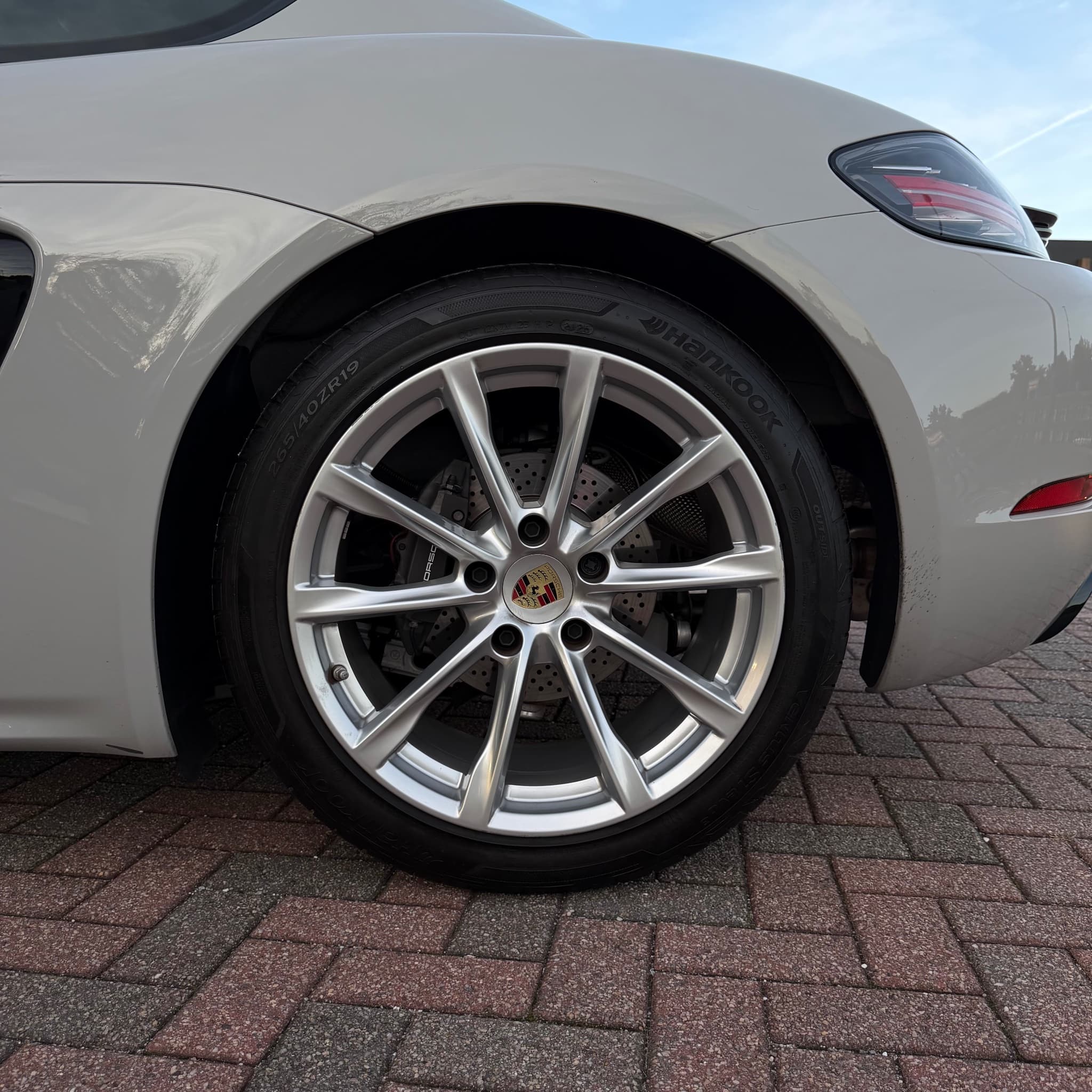 2025 Porsche 718 Cayman — photo 26