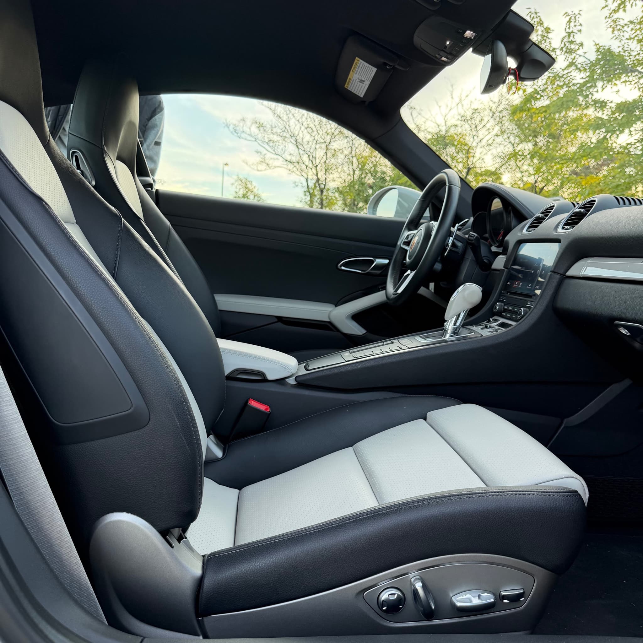 2025 Porsche 718 Cayman — photo 40