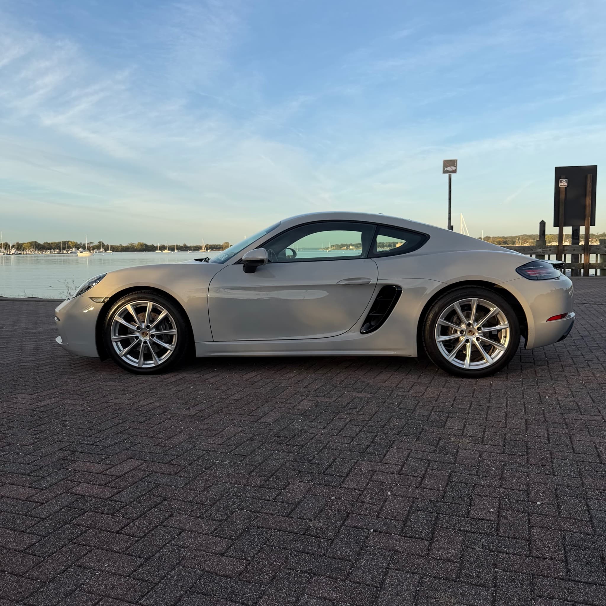 2025 Porsche 718 Cayman — photo 4