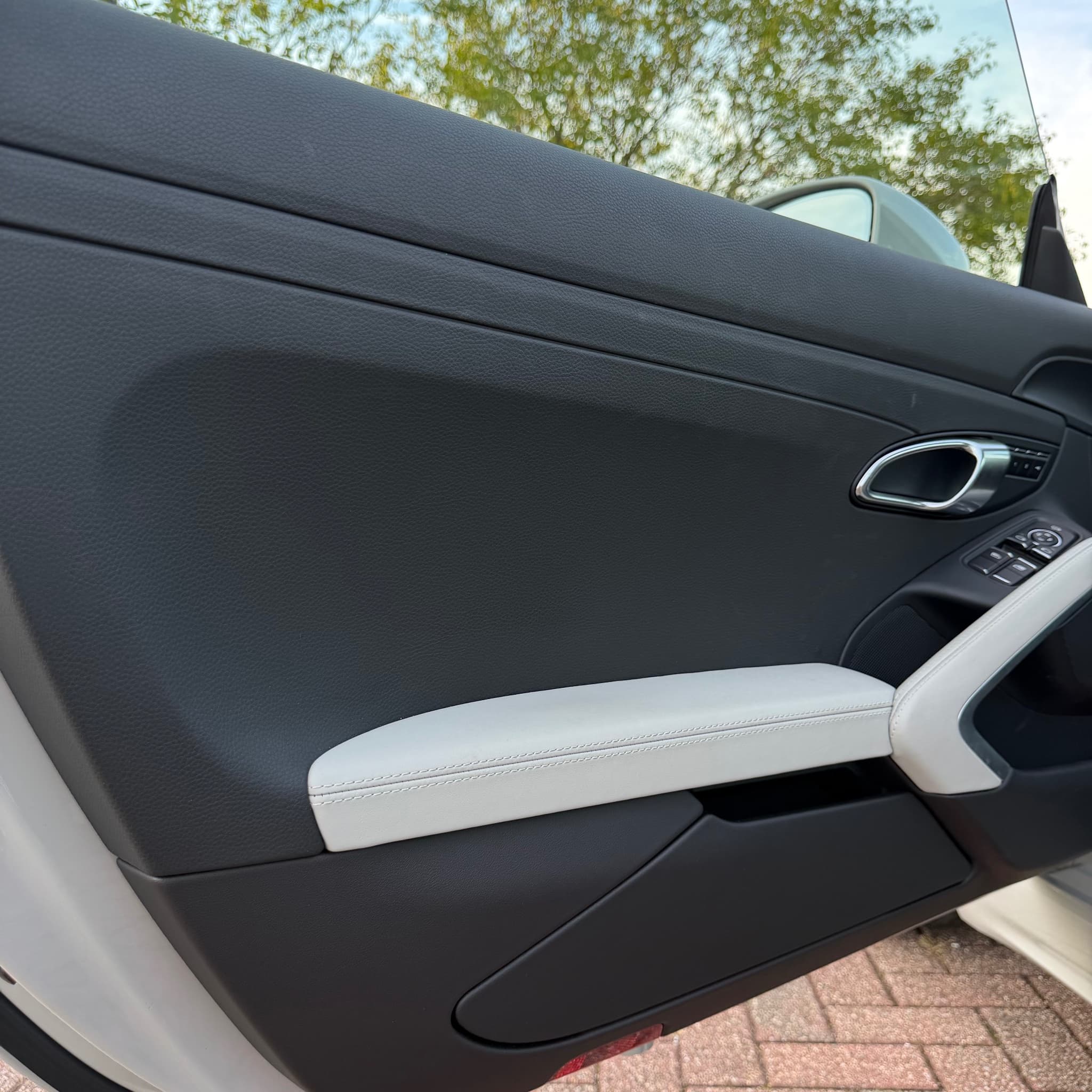 2025 Porsche 718 Cayman — photo 36