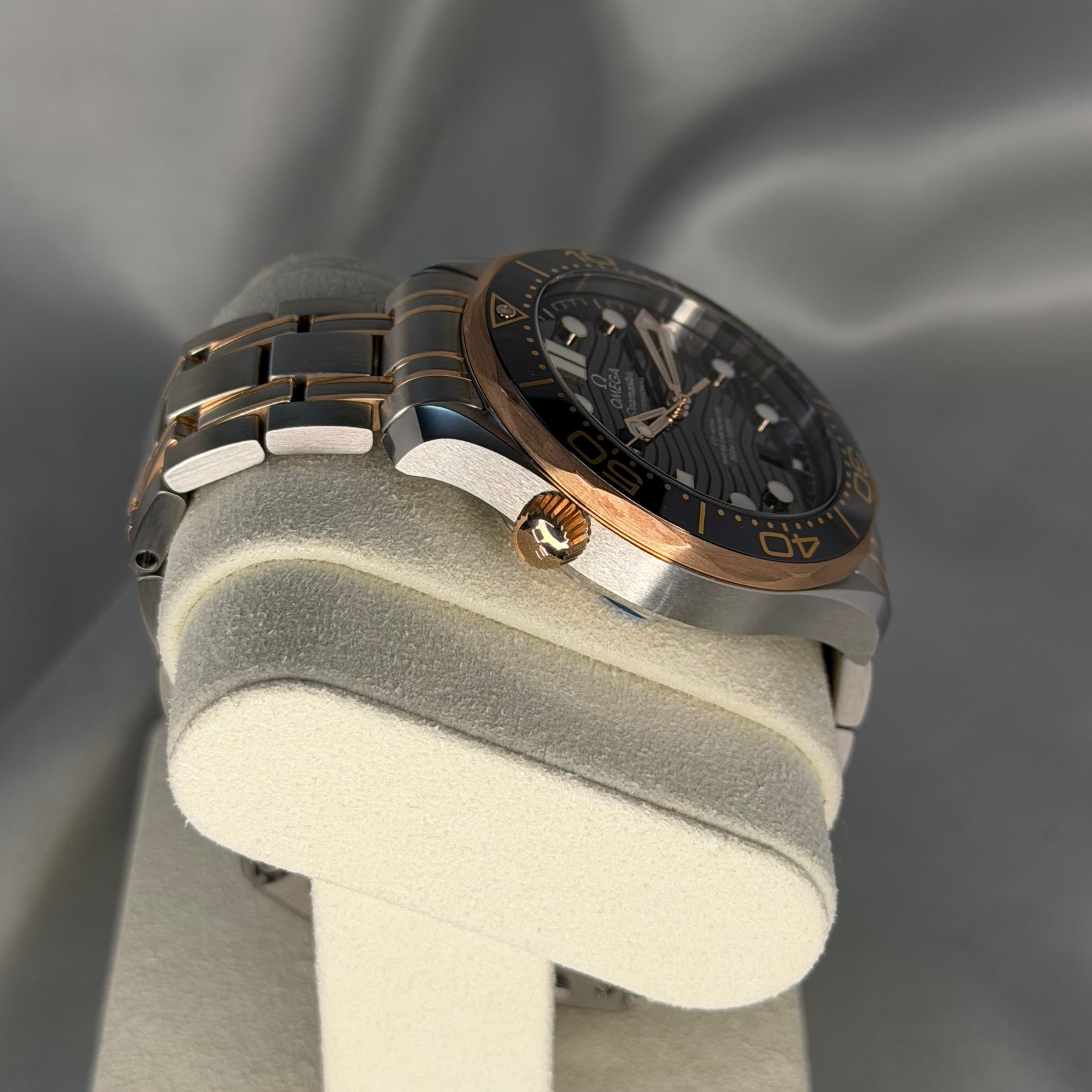 Omega Seamaster Sedna Gold/Steel (Ref. 21020422001001) — photo 14