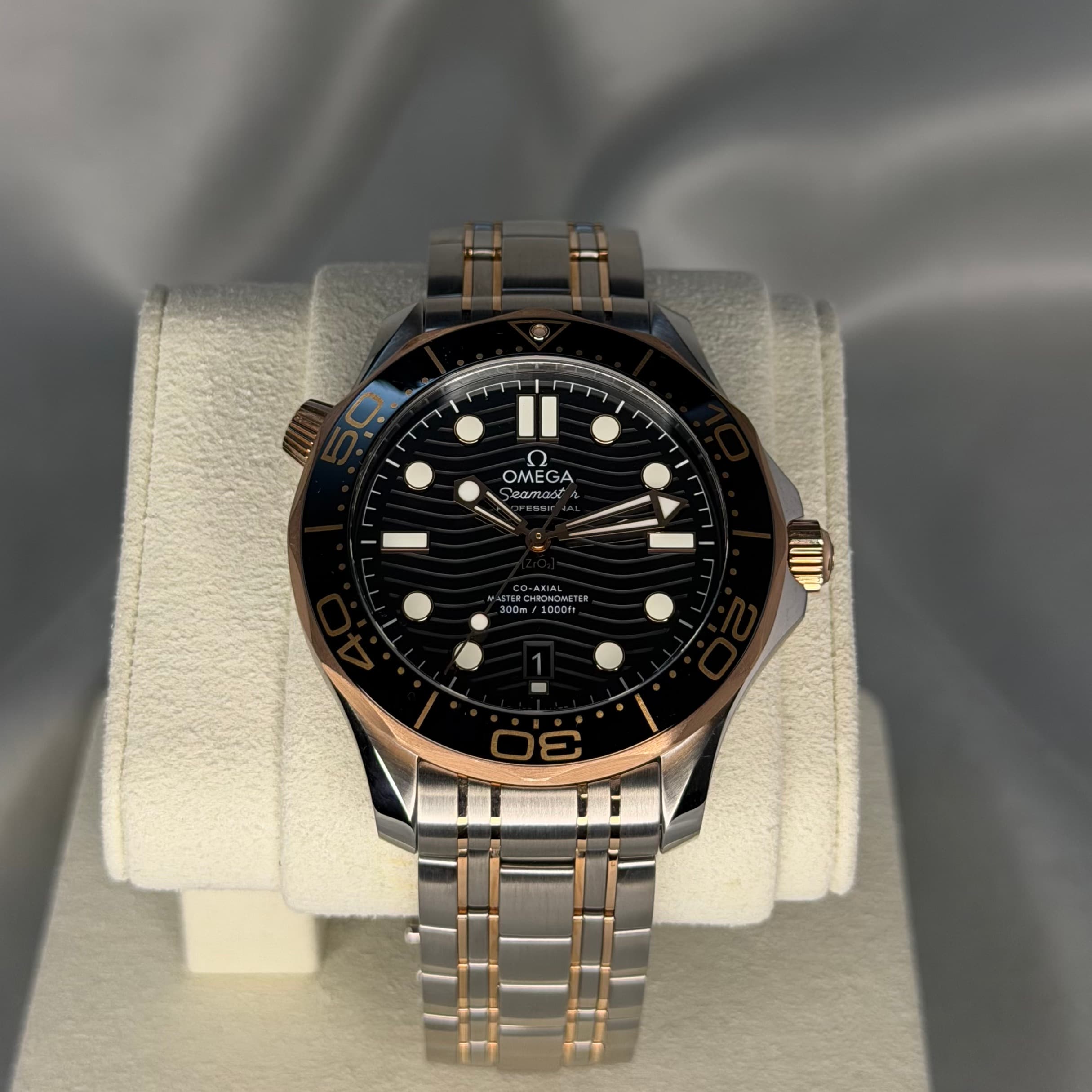 Omega Seamaster Sedna Gold/Steel (Ref. 21020422001001) — photo 16
