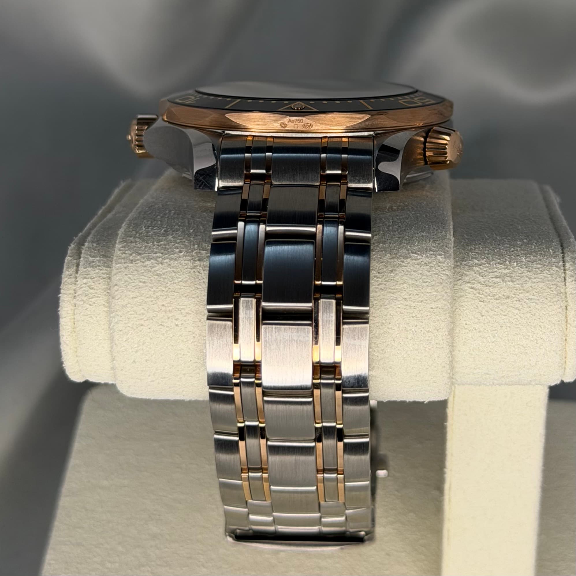 Omega Seamaster Sedna Gold/Steel (Ref. 21020422001001) — photo 12