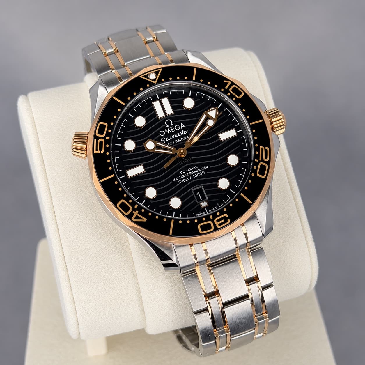 Omega Seamaster Sedna Gold/Steel (Ref. 21020422001001) — photo 4