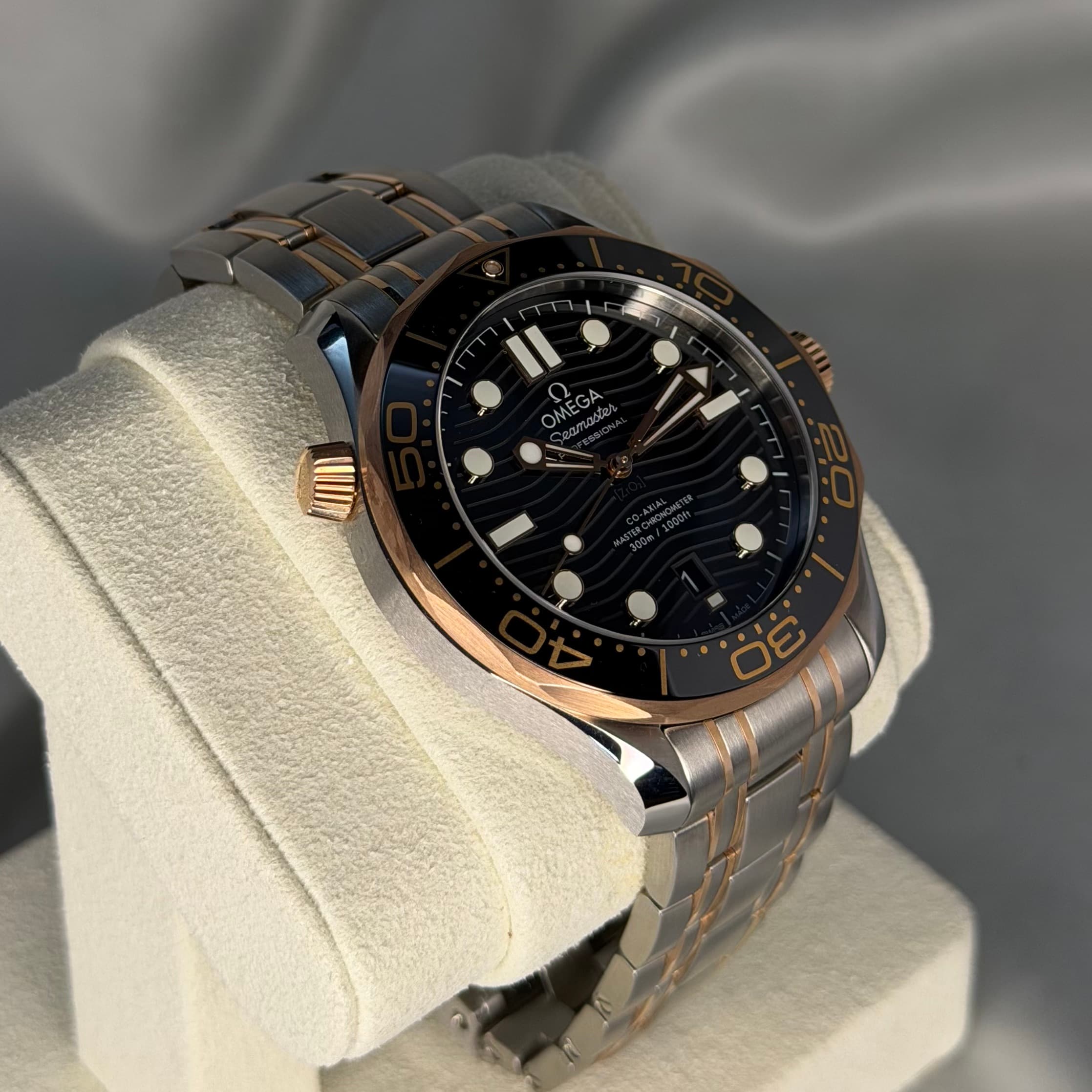 Omega Seamaster Sedna Gold/Steel (Ref. 21020422001001) — photo 15
