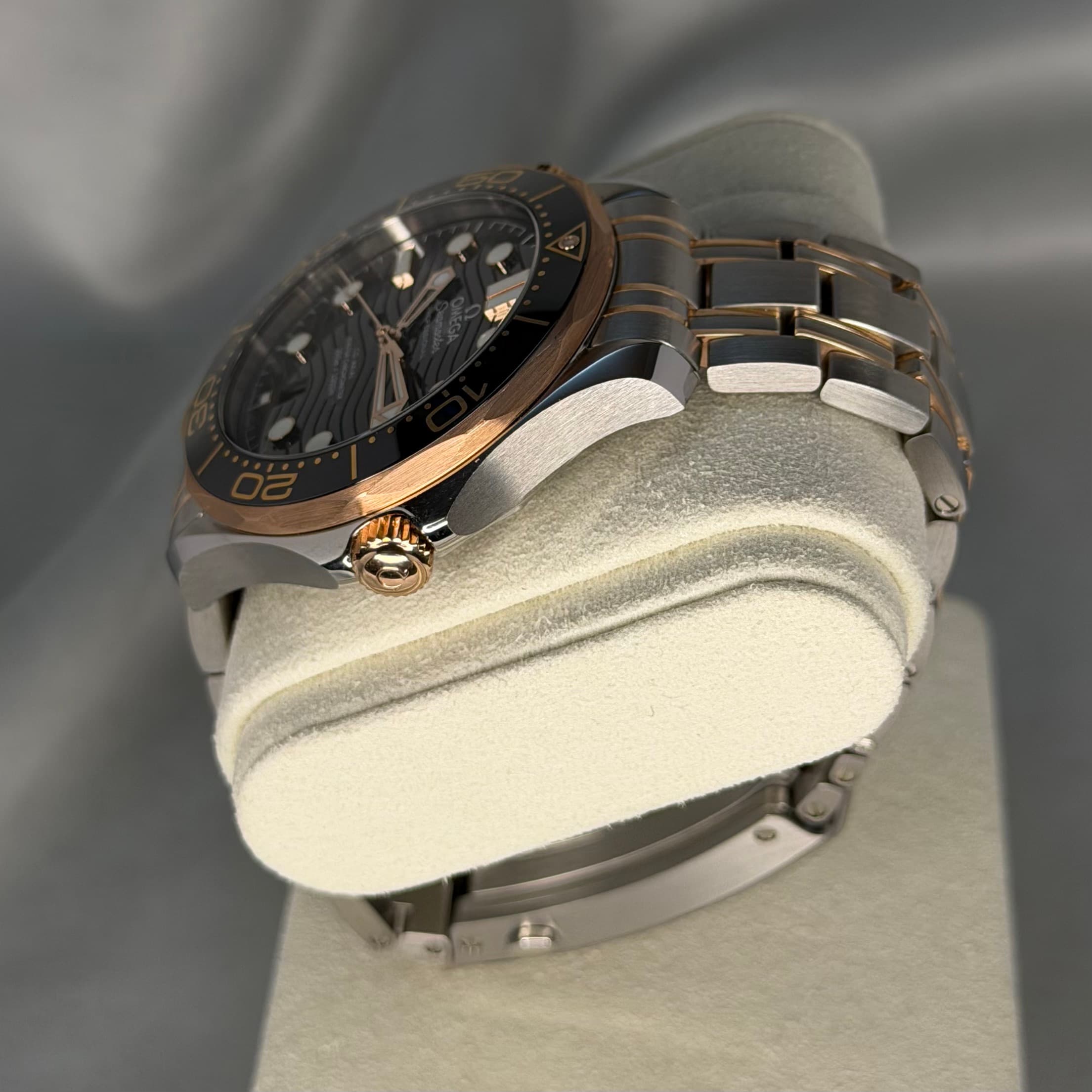 Omega Seamaster Sedna Gold/Steel (Ref. 21020422001001) — photo 10