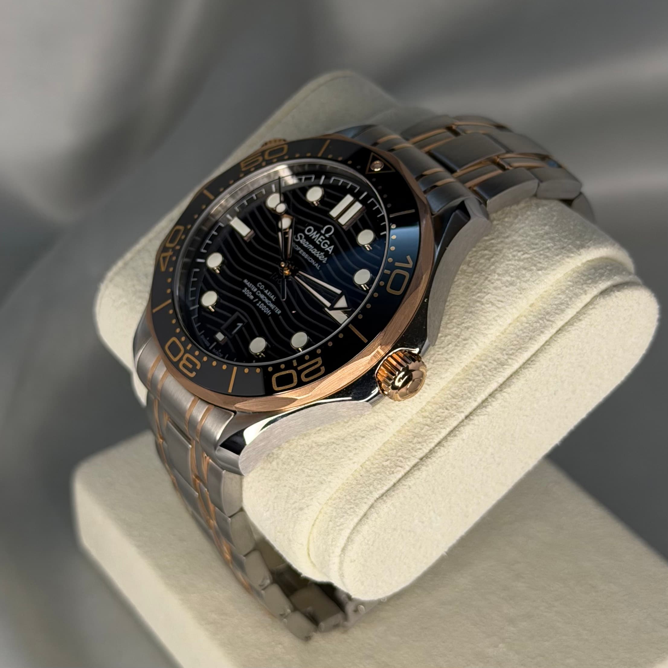 Omega Seamaster Sedna Gold/Steel (Ref. 21020422001001) — photo 9