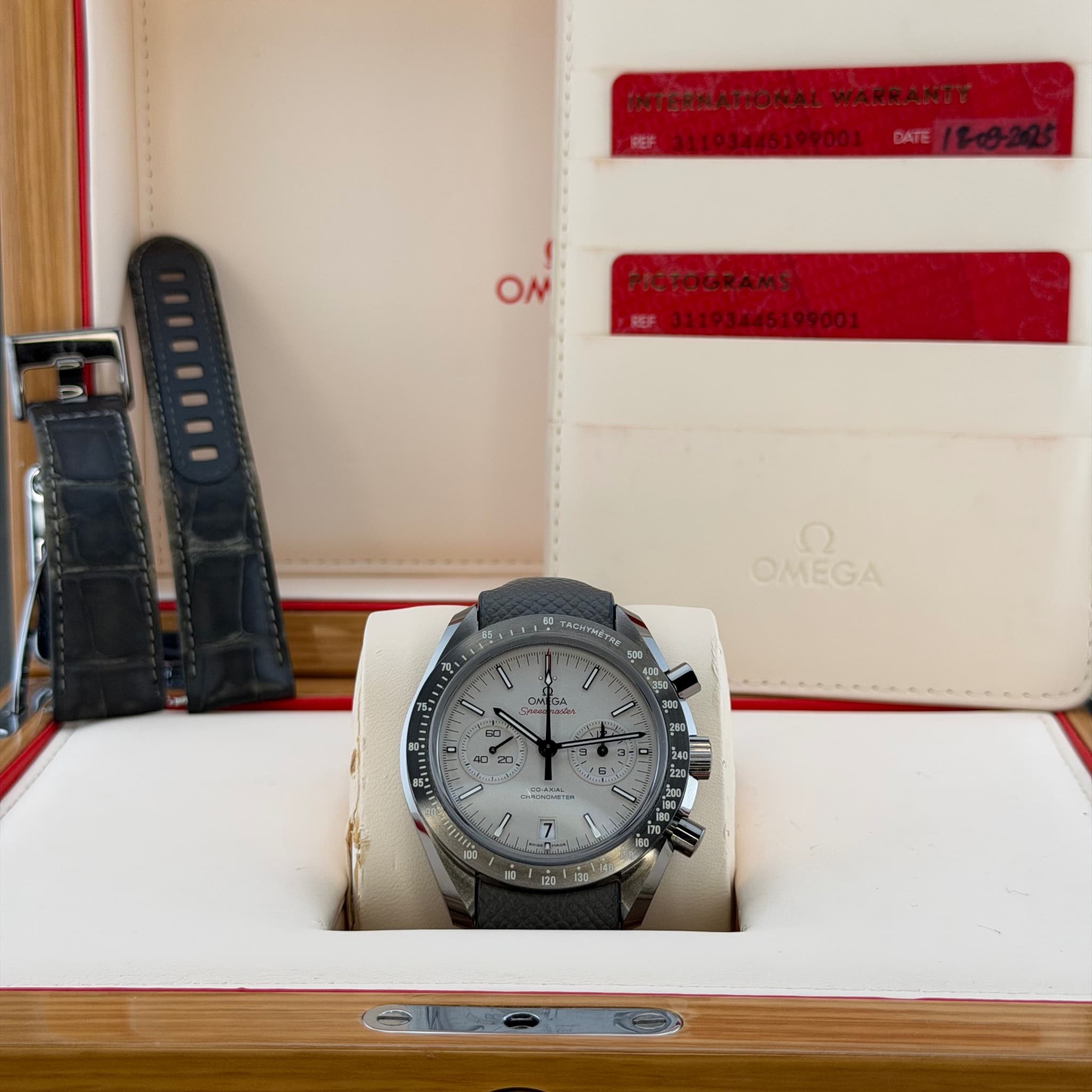 Omega Dark Side of the Moon (Ref. 31193445199001) — photo 3