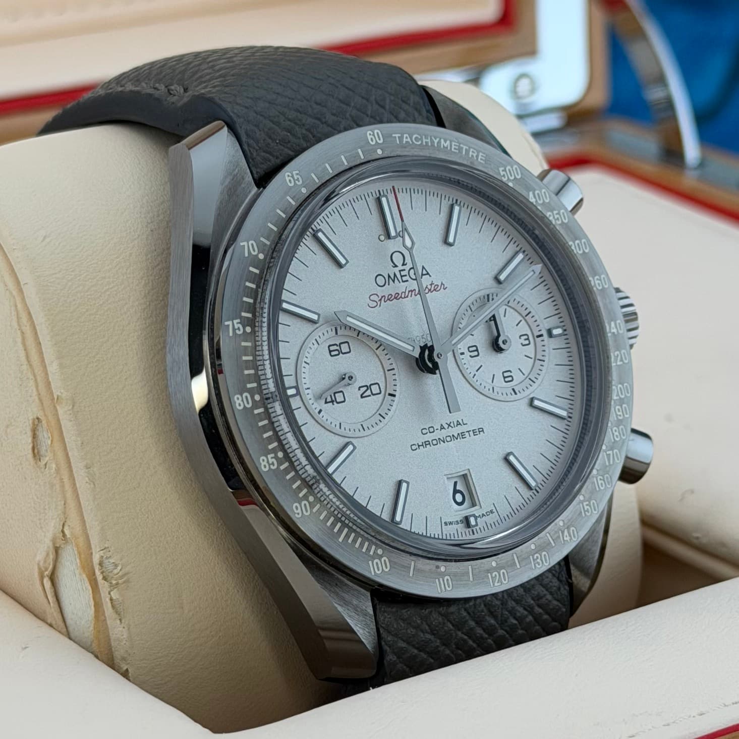 Omega Dark Side of the Moon (Ref. 31193445199001) — photo 18