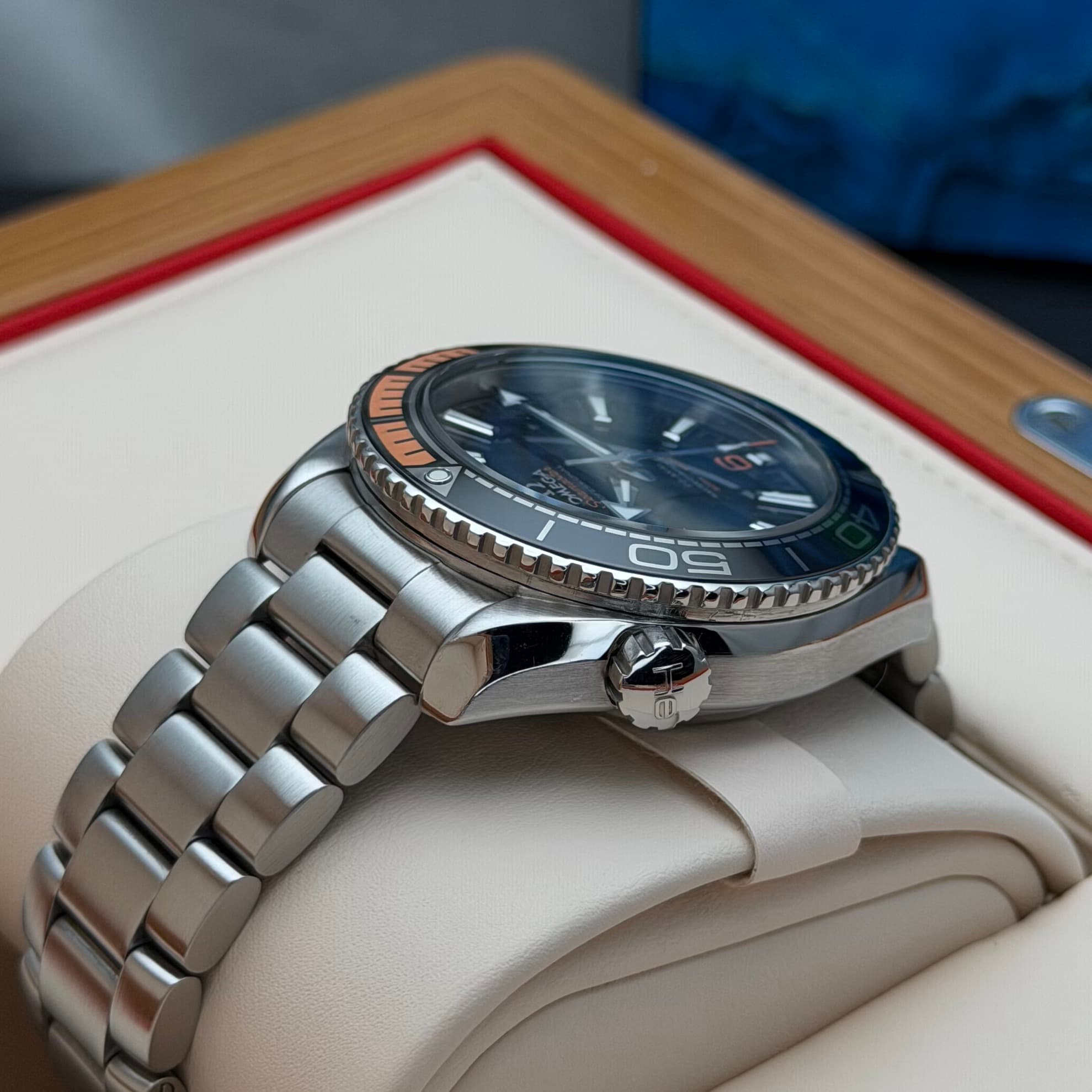 Omega Seamaster Planet Ocean (Ref. 215.30.44.21.01.002) — photo 9