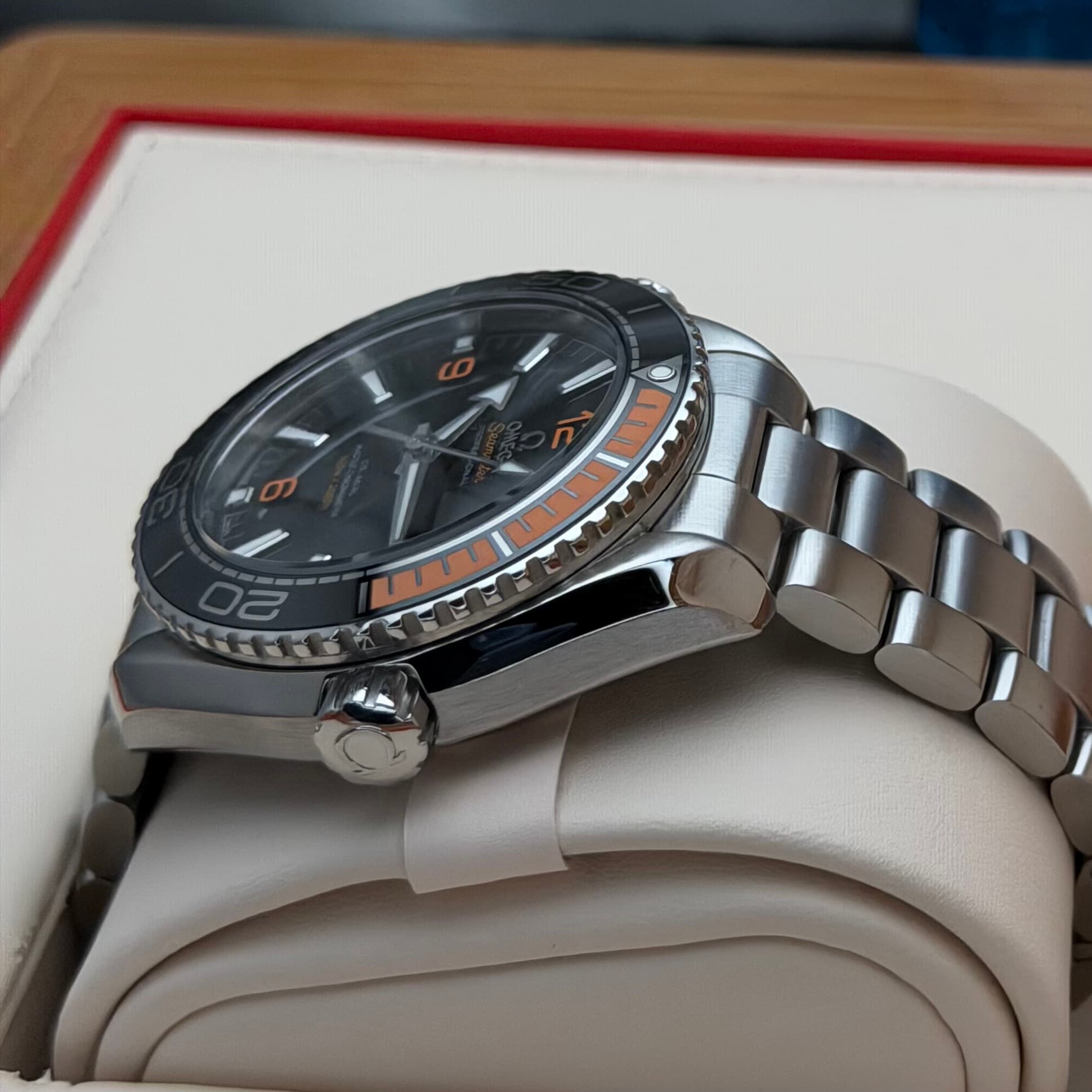 Omega Seamaster Planet Ocean (Ref. 215.30.44.21.01.002) — photo 8