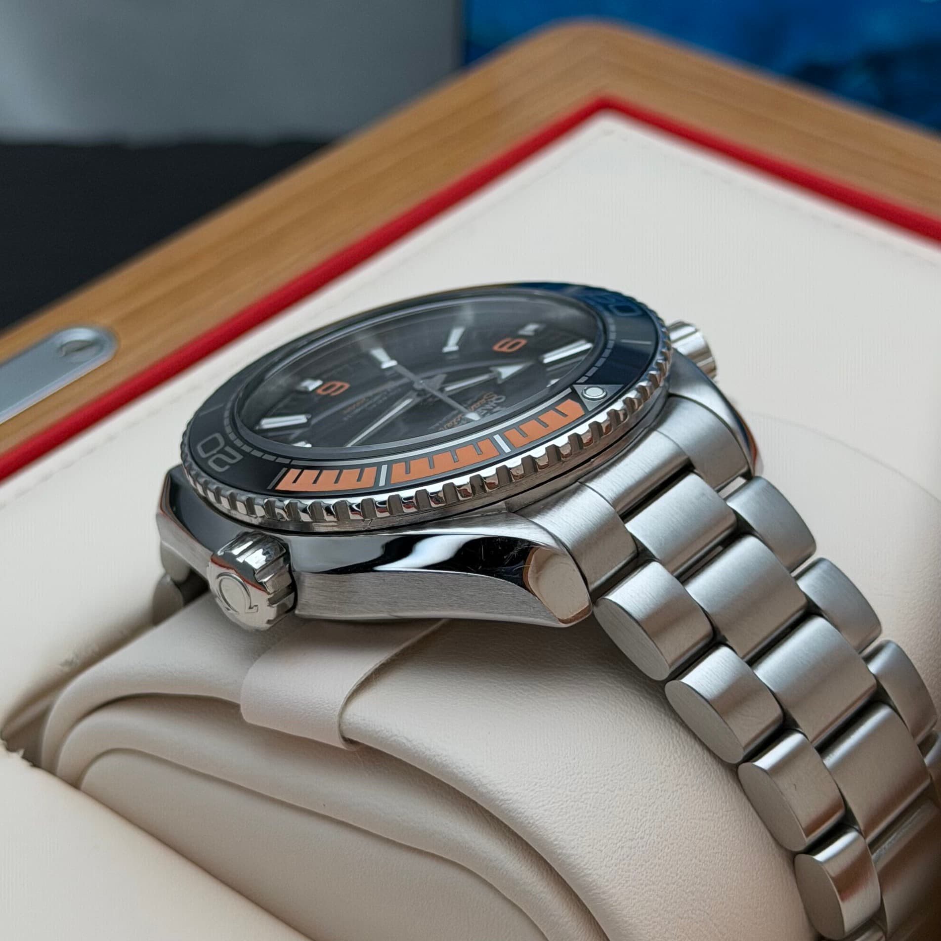 Omega Seamaster Planet Ocean (Ref. 215.30.44.21.01.002) — photo 10