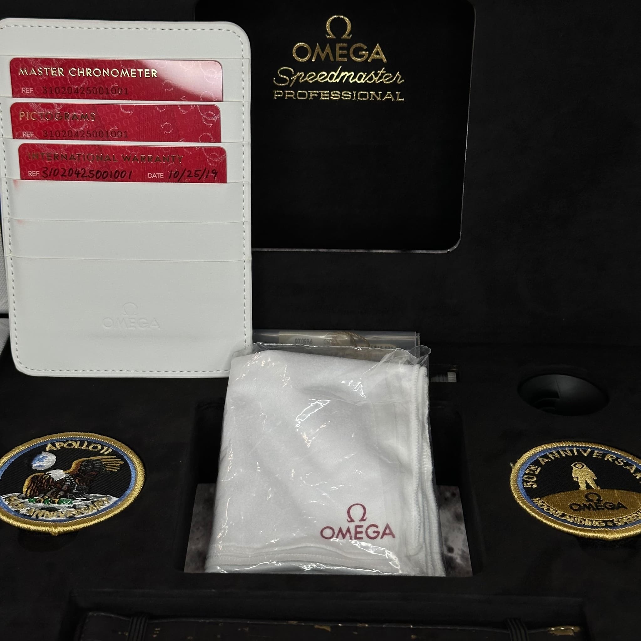 Omega Speedmaster Moonwatch (Ref. 310.20.42.50.01.001) — photo 10
